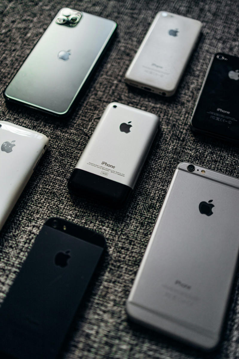 1. Seamless Integration of Hardware and Software, 2. Regular Software Updates, 3. The App Store, 4. The Resale Value, 5. Iconic Design, 6. Robust Ecosystem, 7. The Privacy and Security Measures, 8. Alternative Platforms, 9. The Cost of iPhones, 10. A Wider Variety of Phone Models and Features, 11. The Ecosystem Is Restrictive, 12. Other Devices Offer Innovative Features and Specs, 13. Android Offers More Customization and Modifications, 14. Accessories and Cables Are Expensive, 15. It Isn’t an Open-Source Operating System