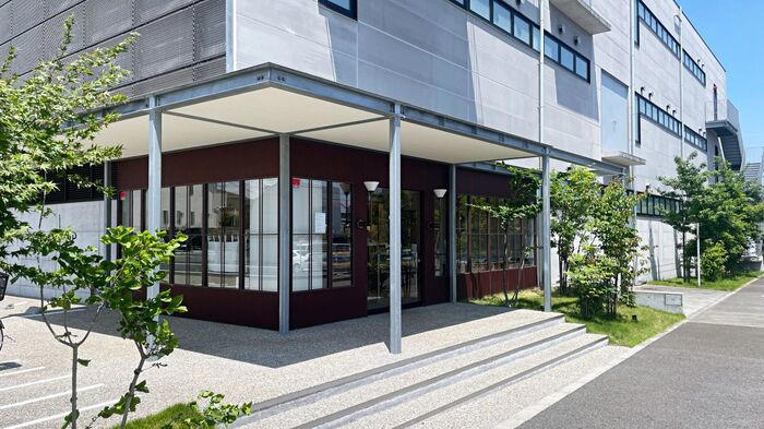 銀座ウエストの工場直営店は、2店舗！, 銀座ウエスト日野工場直売店へ！, 大人気のケーキやシュークリームがずらり！, 銀座ウエスト定番の焼き菓子も必見！, 洋菓子好き必見！工場直売店で銀座ウエストの世界観を満喫