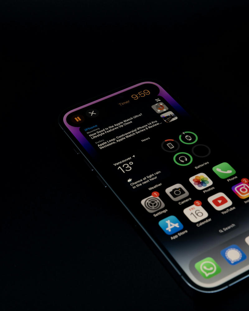 1. Seamless Integration of Hardware and Software, 2. Regular Software Updates, 3. The App Store, 4. The Resale Value, 5. Iconic Design, 6. Robust Ecosystem, 7. The Privacy and Security Measures, 8. Alternative Platforms, 9. The Cost of iPhones, 10. A Wider Variety of Phone Models and Features, 11. The Ecosystem Is Restrictive, 12. Other Devices Offer Innovative Features and Specs, 13. Android Offers More Customization and Modifications, 14. Accessories and Cables Are Expensive, 15. It Isn’t an Open-Source Operating System