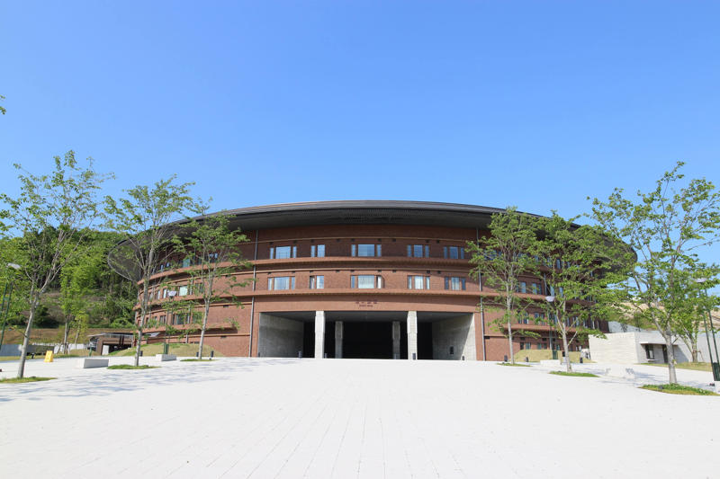 早稲田大学 国際文学館（村上春樹ライブラリー）／東京都, 芝浦工業大学 豊洲キャンパスのカフェ・レストラン／東京都, 多摩美術大学 上野毛キャンパス新棟／東京都, 多摩美術大学 図書館（八王子キャンパス）／東京都, 武蔵野美術大学 鷹の台キャンパス／東京都, 東京造形大学／東京都, 慶應義塾大学 湘南藤沢キャンパス／神奈川県, 甲南女子大学／兵庫県, IPU・環太平洋大学／岡山県, 広島大学 中央図書館／広島県, 九州大学 伊都キャンパス 椎木講堂／福岡県