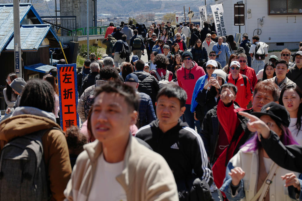 10,000 tourists a day 'threaten residents' daily lives', ‘Tourism pollution’ across Japan, Locals find the tourism ‘good but annoying’, Tourists enjoy the view and culture, despite crowds, Overtourism dividing residents