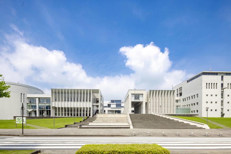 早稲田大学 国際文学館（村上春樹ライブラリー）／東京都, 芝浦工業大学 豊洲キャンパスのカフェ・レストラン／東京都, 多摩美術大学 上野毛キャンパス新棟／東京都, 多摩美術大学 図書館（八王子キャンパス）／東京都, 武蔵野美術大学 鷹の台キャンパス／東京都, 東京造形大学／東京都, 慶應義塾大学 湘南藤沢キャンパス／神奈川県, 甲南女子大学／兵庫県, IPU・環太平洋大学／岡山県, 広島大学 中央図書館／広島県, 九州大学 伊都キャンパス 椎木講堂／福岡県