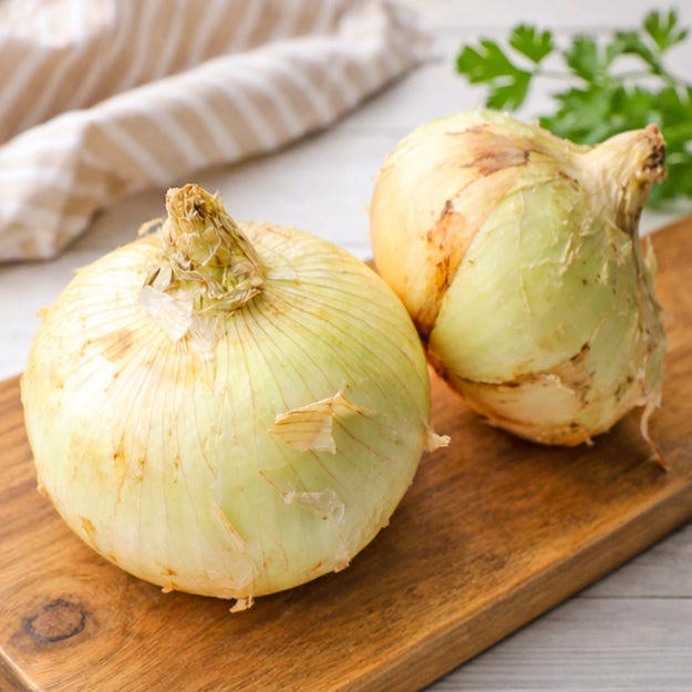 新玉ねぎと大葉の食べるドレッシング, 【新玉ねぎの季節、これだけは絶対やって】「冷蔵庫にあると安心」「白米が止まらん」切って漬けるだけの万能常備菜レシピ, ベーコンチーズ新玉ねぎもち, 【新玉ねぎ、食べるなら今でしょ】「冷めてもおいしい」「倍量で作ること大推奨」丸めて焼くだけで外カリ中もちのおかずレシピ, 砂糖を使った辛味抜き, 【新玉ねぎ、水や空気にさらすだけじゃない】「いつもより甘くて濃厚」「やらなきゃ損」一瞬で辛味が抜ける簡単テク, 新玉ねぎとベーコンのチーズチヂミ, 【新玉ねぎは全部コレでよくない？】「箸が止まらん」「カリもちがクセになる」切って焼くだけの簡単おかずレシピ, 新玉ねぎときゅうりのごまマヨサラダ, 【新玉ねぎの季節に10回は作りそう】「あまりにも簡単で飛ぶほどウマい」「作り置きに便利」忙しい日に助かる常備菜レシピ