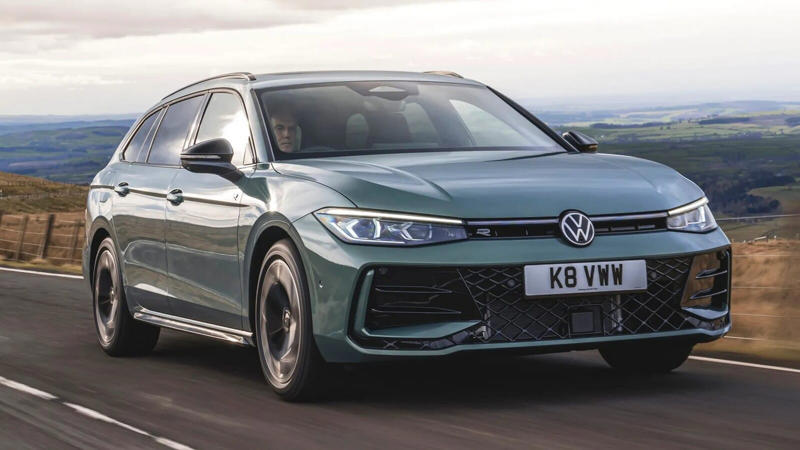 アウディ A6 e-hybrid：64マイル（103km）, ルノー ラファール E-Tech PHEV 300：65マイル（105km）, アウディ A5 e-hybrid：67マイル（108km）, メルセデス・ベンツ GLE 400e：68マイル（109km）, メルセデス・ベンツ CLE クーペ 300e：69マイル（111km）, メルセデス・ベンツ C300e：69マイル（111km）, メルセデス・ベンツ E300e：70マイル（113km）, クプラ テラマール：73マイル（117km）, アウディ Q3 e-hybrid：73マイル（117km）, フォルクスワーゲン タイロン eHybrid：75マイル（121km）, シュコダ コディアック 1.5 TSI iV：75マイル（121km）, レンジローバー P440e / P510e：75マイル（121km）, レンジローバー スポーツ P440e / P510e：76マイル（122km）, フォルクスワーゲン ティグアン eHybrid：77マイル（124km）, クプラ フォーメンター：78マイル（126km）, メルセデス・ベンツ GLC 300e：78マイル（126km）, BYD シール U DM-i：78マイル（126km）, フォルクスワーゲン パサート eHybrid：82マイル（132km）, セアト レオン e-Hybrid：82マイル（132km）, シュコダ スペルブ エステート iV PHEV：84マイル（135km）, アウディ A3 スポーツバック TFSI e：88マイル（142km）, フォルクスワーゲン ゴルフ eHybrid：89マイル（143km）, Tiggo 9（ティゴ 9）：91マイル（146km）, Omoda 9（オモダ 9）：93マイル（150km）