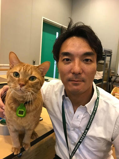 ペットが人に与える効果。根本は「ストレスの低減」, 猫による健康効果は複合的, 猫はかすがい?! 動物がもたらす社会的な効果, 本当に猫は人をなぐさめてくれるの？, 猫は、じつは人が好き?!, 猫と良好な関係を築くコツ, 猫の習性をよく知ろう, 猫の表情は276通り！, さわられて喜ぶところと嫌がるところがある, 「猫なで声」は効果的, 猫が嫌がるのは「環境の変化」, 人間の気まぐれな感情も猫にとっては「環境の変化」, 愛着は時間をかけて育てるもの, 改めて考えたい動物と暮らす幸せ, 東京農業大学 農学部 動物科学科教授／内山秀彦先生