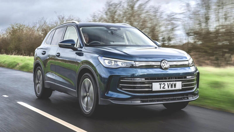 アウディ A6 e-hybrid：64マイル（103km）, ルノー ラファール E-Tech PHEV 300：65マイル（105km）, アウディ A5 e-hybrid：67マイル（108km）, メルセデス・ベンツ GLE 400e：68マイル（109km）, メルセデス・ベンツ CLE クーペ 300e：69マイル（111km）, メルセデス・ベンツ C300e：69マイル（111km）, メルセデス・ベンツ E300e：70マイル（113km）, クプラ テラマール：73マイル（117km）, アウディ Q3 e-hybrid：73マイル（117km）, フォルクスワーゲン タイロン eHybrid：75マイル（121km）, シュコダ コディアック 1.5 TSI iV：75マイル（121km）, レンジローバー P440e / P510e：75マイル（121km）, レンジローバー スポーツ P440e / P510e：76マイル（122km）, フォルクスワーゲン ティグアン eHybrid：77マイル（124km）, クプラ フォーメンター：78マイル（126km）, メルセデス・ベンツ GLC 300e：78マイル（126km）, BYD シール U DM-i：78マイル（126km）, フォルクスワーゲン パサート eHybrid：82マイル（132km）, セアト レオン e-Hybrid：82マイル（132km）, シュコダ スペルブ エステート iV PHEV：84マイル（135km）, アウディ A3 スポーツバック TFSI e：88マイル（142km）, フォルクスワーゲン ゴルフ eHybrid：89マイル（143km）, Tiggo 9（ティゴ 9）：91マイル（146km）, Omoda 9（オモダ 9）：93マイル（150km）