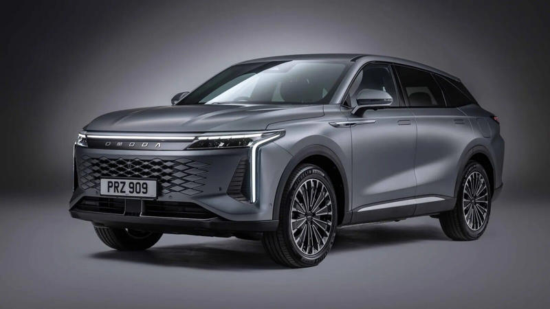 アウディ A6 e-hybrid：64マイル（103km）, ルノー ラファール E-Tech PHEV 300：65マイル（105km）, アウディ A5 e-hybrid：67マイル（108km）, メルセデス・ベンツ GLE 400e：68マイル（109km）, メルセデス・ベンツ CLE クーペ 300e：69マイル（111km）, メルセデス・ベンツ C300e：69マイル（111km）, メルセデス・ベンツ E300e：70マイル（113km）, クプラ テラマール：73マイル（117km）, アウディ Q3 e-hybrid：73マイル（117km）, フォルクスワーゲン タイロン eHybrid：75マイル（121km）, シュコダ コディアック 1.5 TSI iV：75マイル（121km）, レンジローバー P440e / P510e：75マイル（121km）, レンジローバー スポーツ P440e / P510e：76マイル（122km）, フォルクスワーゲン ティグアン eHybrid：77マイル（124km）, クプラ フォーメンター：78マイル（126km）, メルセデス・ベンツ GLC 300e：78マイル（126km）, BYD シール U DM-i：78マイル（126km）, フォルクスワーゲン パサート eHybrid：82マイル（132km）, セアト レオン e-Hybrid：82マイル（132km）, シュコダ スペルブ エステート iV PHEV：84マイル（135km）, アウディ A3 スポーツバック TFSI e：88マイル（142km）, フォルクスワーゲン ゴルフ eHybrid：89マイル（143km）, Tiggo 9（ティゴ 9）：91マイル（146km）, Omoda 9（オモダ 9）：93マイル（150km）