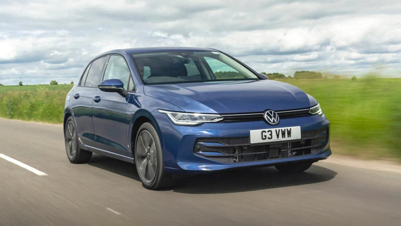アウディ A6 e-hybrid：64マイル（103km）, ルノー ラファール E-Tech PHEV 300：65マイル（105km）, アウディ A5 e-hybrid：67マイル（108km）, メルセデス・ベンツ GLE 400e：68マイル（109km）, メルセデス・ベンツ CLE クーペ 300e：69マイル（111km）, メルセデス・ベンツ C300e：69マイル（111km）, メルセデス・ベンツ E300e：70マイル（113km）, クプラ テラマール：73マイル（117km）, アウディ Q3 e-hybrid：73マイル（117km）, フォルクスワーゲン タイロン eHybrid：75マイル（121km）, シュコダ コディアック 1.5 TSI iV：75マイル（121km）, レンジローバー P440e / P510e：75マイル（121km）, レンジローバー スポーツ P440e / P510e：76マイル（122km）, フォルクスワーゲン ティグアン eHybrid：77マイル（124km）, クプラ フォーメンター：78マイル（126km）, メルセデス・ベンツ GLC 300e：78マイル（126km）, BYD シール U DM-i：78マイル（126km）, フォルクスワーゲン パサート eHybrid：82マイル（132km）, セアト レオン e-Hybrid：82マイル（132km）, シュコダ スペルブ エステート iV PHEV：84マイル（135km）, アウディ A3 スポーツバック TFSI e：88マイル（142km）, フォルクスワーゲン ゴルフ eHybrid：89マイル（143km）, Tiggo 9（ティゴ 9）：91マイル（146km）, Omoda 9（オモダ 9）：93マイル（150km）