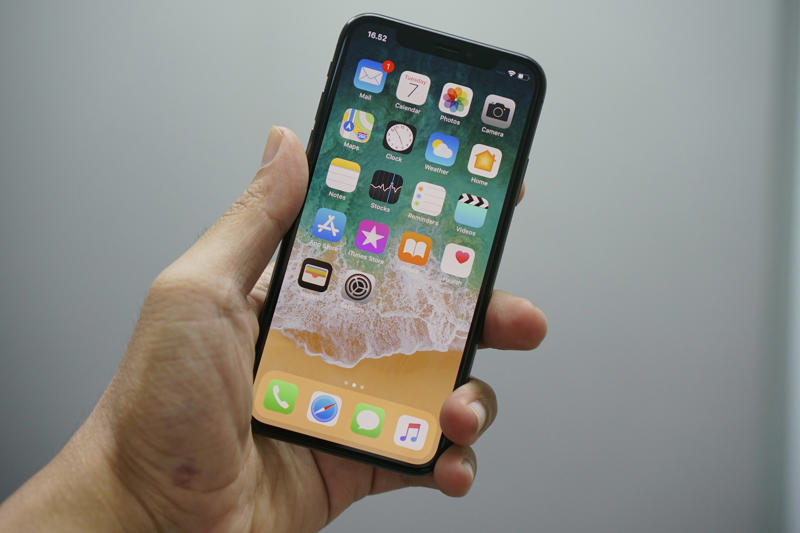 1. Seamless Integration of Hardware and Software, 2. Regular Software Updates, 3. The App Store, 4. The Resale Value, 5. Iconic Design, 6. Robust Ecosystem, 7. The Privacy and Security Measures, 8. Alternative Platforms, 9. The Cost of iPhones, 10. A Wider Variety of Phone Models and Features, 11. The Ecosystem Is Restrictive, 12. Other Devices Offer Innovative Features and Specs, 13. Android Offers More Customization and Modifications, 14. Accessories and Cables Are Expensive, 15. It Isn’t an Open-Source Operating System