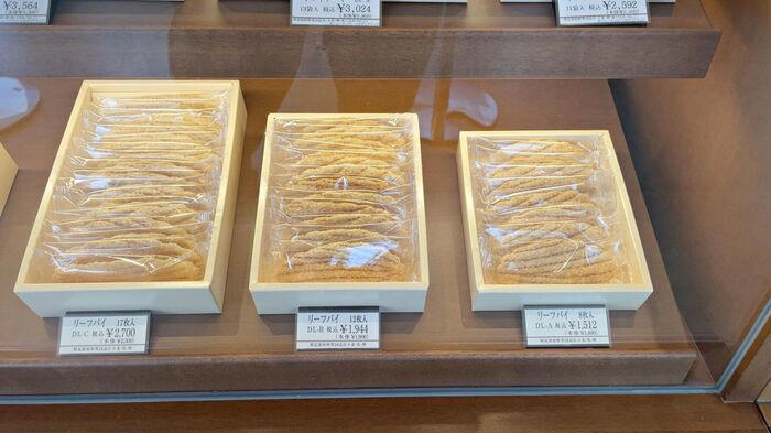 銀座ウエストの工場直営店は、2店舗！, 銀座ウエスト日野工場直売店へ！, 大人気のケーキやシュークリームがずらり！, 銀座ウエスト定番の焼き菓子も必見！, 洋菓子好き必見！工場直売店で銀座ウエストの世界観を満喫