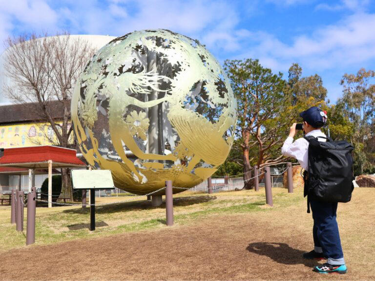 まさかの“同士だらけ”…！？, あの頃に戻ったみたいで, 「一緒に撮りましょうか？」にほっこり, 今だから楽しめる“万博の余韻”とは？, もうすぐ1周年イベントも, 万博のワクワク、まだ続いてた