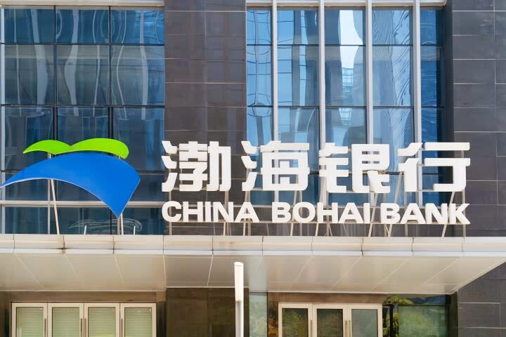 支給済みボーナス返還の嵐、中国の上場銀行12行で約23億円, 返還額最多は中国銀行、1人当たり約23万円, 建設銀行は幹部から「ピンポイント」で回収, 金融バブル期の責任追及、報酬返還は「常態」へ