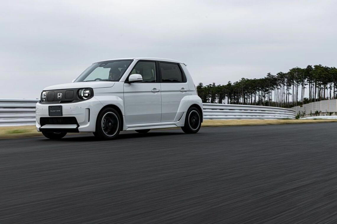 このタイミングでホンダがEVを発表した理由, ブリスターフェンダー採用の“やんちゃ”なスタイル, シティ・ターボⅡを想起させるインテリア, NORMALモードの走行性能, Super-ONEで追加されたBOOSTモード, 低重心化により安定感が増したハンドリング, ワクワクが詰まった新EVカテゴリーに期待