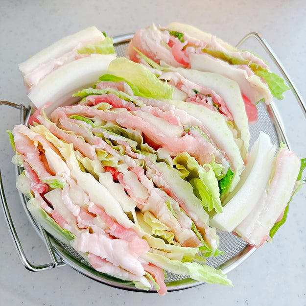 カインズで見つけた「アイデア調理グッズ」をまとめました。, 1.「食洗機で洗えるフライパンスチーマー」, 野菜の食感が残っていて、いつもよりおいしく感じます。, 手軽に調理できるから、いろいろ試してみたくなります。, 2.「レンジで楽チン グリルプレート 角型」, 簡単に使えるし、安全なのも嬉しい！, 毎日のように活躍してくれています。, 3.「レンジで楽チン パスタポット」, 短い時間で、しっかり茹で上がる！, お鍋で茹でたかのようなおいしさでした！
