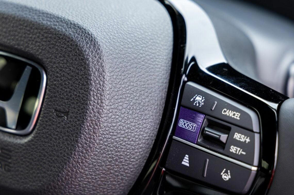 このタイミングでホンダがEVを発表した理由, ブリスターフェンダー採用の“やんちゃ”なスタイル, シティ・ターボⅡを想起させるインテリア, NORMALモードの走行性能, Super-ONEで追加されたBOOSTモード, 低重心化により安定感が増したハンドリング, ワクワクが詰まった新EVカテゴリーに期待