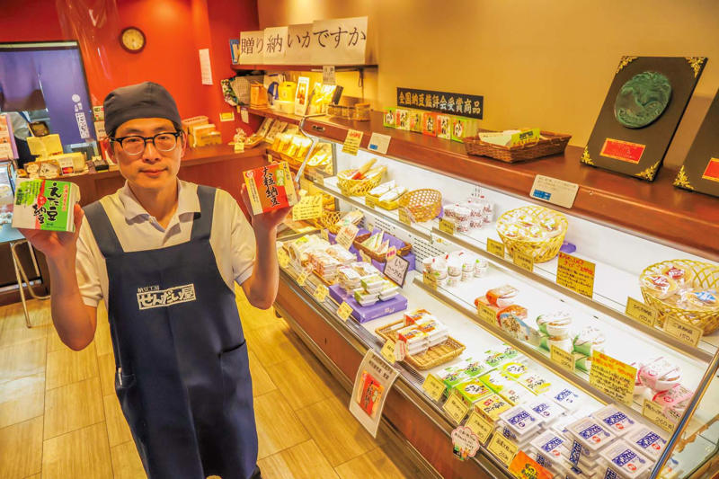 試食代わりの納豆食べ放題や自動販売機が話題『納豆工房 せんだい屋』［池尻大橋］, 『納豆工房 せんだい屋』店舗詳細, 基本の納豆＆トッピングでカスタマイズは無限『納豆BAR 小金庵』［蔵前］, 『納豆BAR 小金庵』店舗詳細