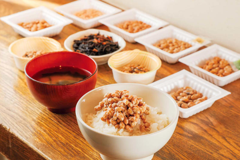 試食代わりの納豆食べ放題や自動販売機が話題『納豆工房 せんだい屋』［池尻大橋］, 『納豆工房 せんだい屋』店舗詳細, 基本の納豆＆トッピングでカスタマイズは無限『納豆BAR 小金庵』［蔵前］, 『納豆BAR 小金庵』店舗詳細
