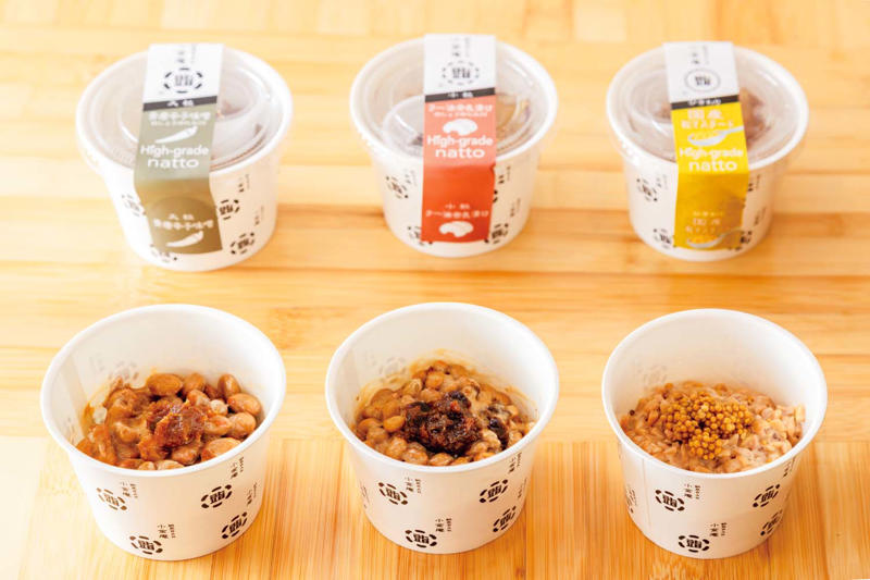 試食代わりの納豆食べ放題や自動販売機が話題『納豆工房 せんだい屋』［池尻大橋］, 『納豆工房 せんだい屋』店舗詳細, 基本の納豆＆トッピングでカスタマイズは無限『納豆BAR 小金庵』［蔵前］, 『納豆BAR 小金庵』店舗詳細