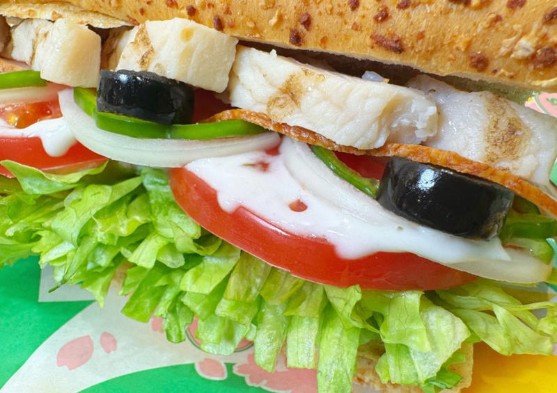 本場アメリカの王道ソース！「ランチドレッシング」って知ってる？, 【実食レビュー】ジューシーなチキン×濃厚クリーミーソースが相性抜群！, 【100円の魔法】単品「ランチディップ」でアレンジの幅は無限大！, 豪華ピクニックセットが当たる！SNSキャンペーンも見逃せない