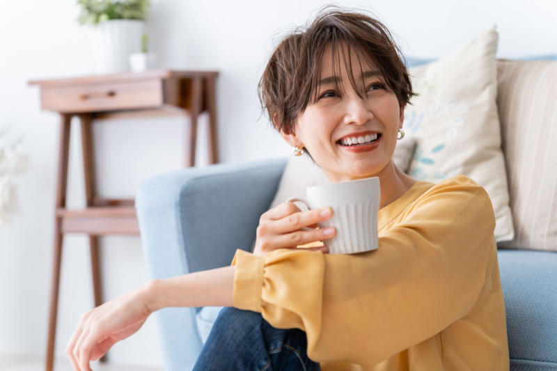 【年代別】単身世帯の貯蓄額はいくら？平均と中央値を一覧で確認, 30歳代単身世帯の貯蓄額：平均と中央値の内訳, 40歳代単身世帯の貯蓄額：平均と中央値の内訳, 50歳代単身世帯の貯蓄額：平均と中央値の内訳, 60歳代単身世帯の貯蓄額：平均と中央値の内訳, 貯蓄ができる人とできない人の違いは？3つのポイントを解説, 違い1. お金の流れを具体的に把握できているか, 違い2. 「先取り貯蓄」で自動的に貯まる仕組みがあるか, 違い3. お金に関する情報を積極的に収集しているか