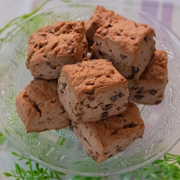 揚げないふわっふわドーナツ, 【ホットケーキミックス、こう焼いてみて】「もう揚げなくていい」ふわっふわドーナツが大人気, ダブルチョコスコーン, 【ホットケーキミックスで簡単に作れる】簡単なのに本格的♡チョコスコーンレシピ, フライパンでバナナケーキ, 【家にバナナある？なかったら買ってきて】フライパンで焼くだけ！ホットケーキミックスで作れる簡単おやつレシピ