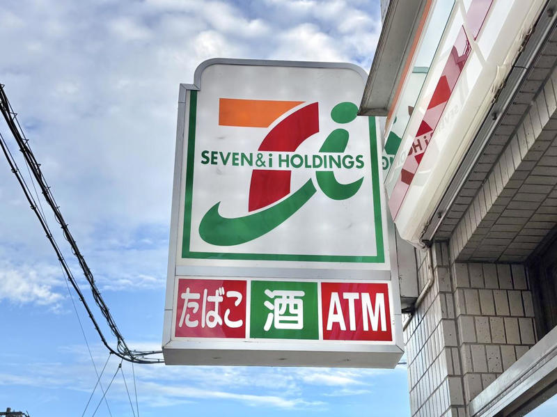 ユニークなカステラが登場, ザラメの食感を楽しんで, よもぎカラーがインパクト抜群, 層で楽しむ和風パフェ