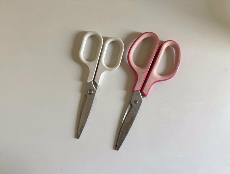 1：お気に入りの服は「2色買い」。朝の迷いがなくなった, 2：文房具は場所ごとにセット。取りに行く手間をなくす, 3：充電器は家と外出用の2つもち。「あれどこ？」を防ぐ！, 複数持ちで小さなストレスを減らせた
