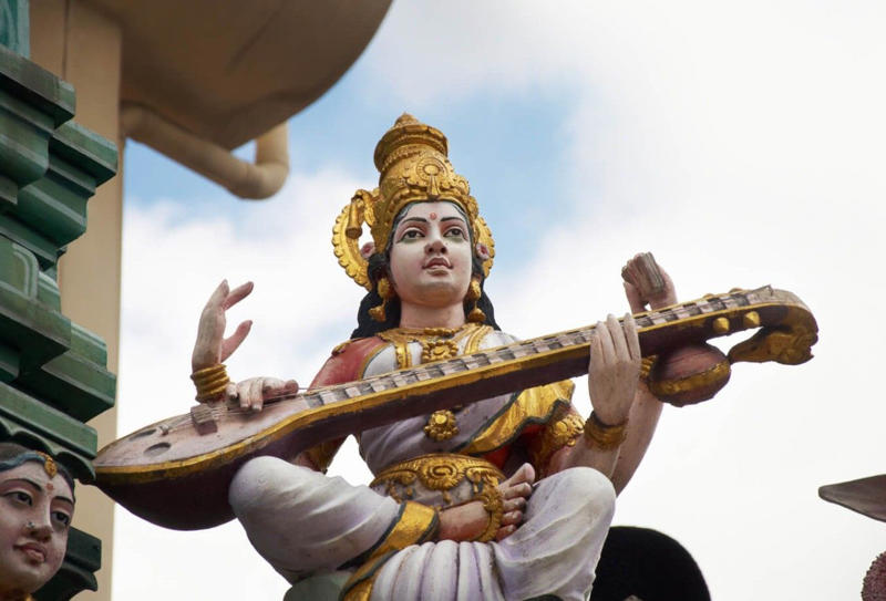 1. วัดเยี่ยไห่ชิง (Yueh Hai Ching Temple) , 2. วัดเทียนฮกเก๋ง (Thian Hock Keng Temple), 3. วัดเซียงจู่กง (Siang Cho Keong Temple), 4. วัดศรีมาริอัมมันต์ (Sri Mariamman Temple), 5. วัดกวนอิมตงฮุดโช (Kwan Im Thong Hood Cho Temple), 6. วัดศรีวิรามกาลีอัมมัน (Sri Veeramakaliamman Temple), 7. วัดเหลียนซานซวงหลิน (Lian Shan Shuang Lin Monastery)