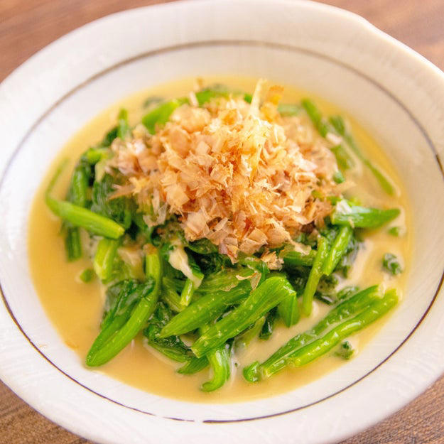 ほうれん草とカニ風味かまぼこのピリ辛ごま和え, 【ほうれん草がどんどん食べられる】めんつゆ＆ラー油で作る「カニカマ入りピリ辛ごま和え」レシピ, ほうれん草の和風チーズおひたし, 【おひたしに飽きたら…】かつお節×チーズで背徳！ほうれん草のアレンジおひたしレシピ, ほうれん草のクリームチーズ和え, 【ほうれん草であと一品】味見でなくなるおいしさ！絶品クリームチーズ和えレシピ, ほうれん草ポテトサラダ, 【ほうれん草、こう食べて】和えるだけ。おいしすぎて全然足りん大人気ポテサラ