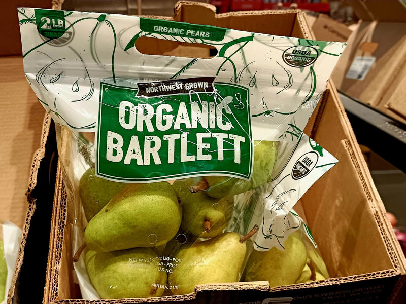 I snagged some organic Bartlett pears from Aldi's produce section.