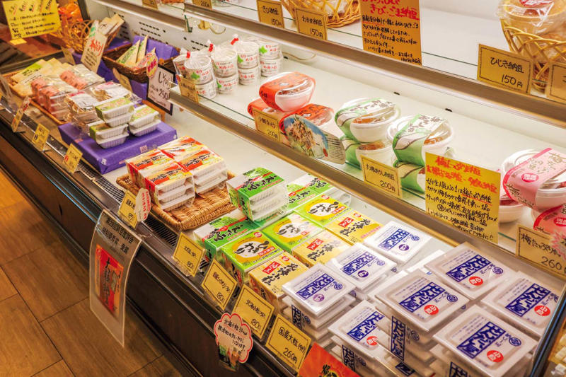 試食代わりの納豆食べ放題や自動販売機が話題『納豆工房 せんだい屋』［池尻大橋］, 『納豆工房 せんだい屋』店舗詳細, 基本の納豆＆トッピングでカスタマイズは無限『納豆BAR 小金庵』［蔵前］, 『納豆BAR 小金庵』店舗詳細