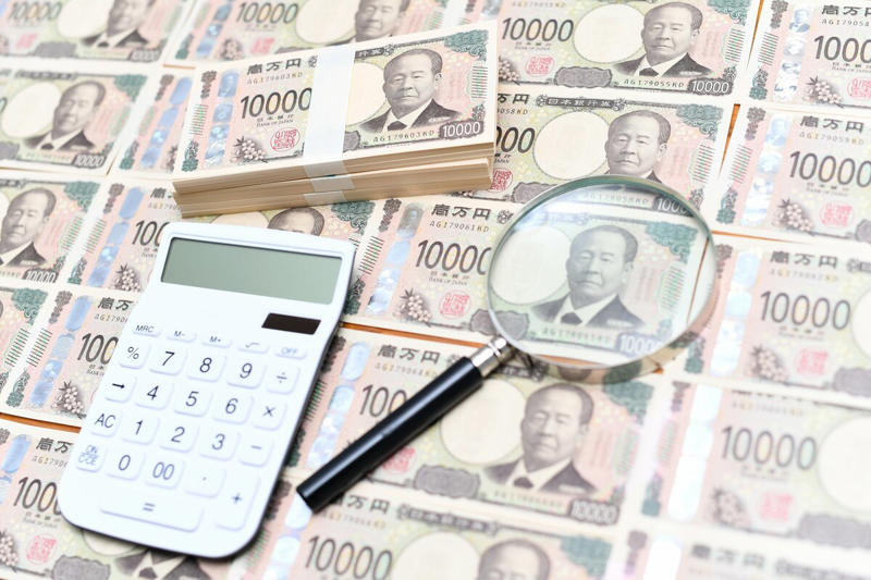 「日本のお金持ち」はどれくらいいる？純金融資産保有額の富裕層ピラミッドをみる！, 純金融資産保有額「5億円」以上は11万世帯超, 世帯年収3000万円超の5割が「金融資産1億円」突破。純金融資産との違いは？, 「お金を呼び寄せる人」共通している3つの習慣, お金を呼び寄せる人①周囲との比較でお金を使わない, お金を呼び寄せる人②大きな買い物や契約の前に必ず比較・検討する, お金を呼び寄せる人③お金の話を率直に話せる