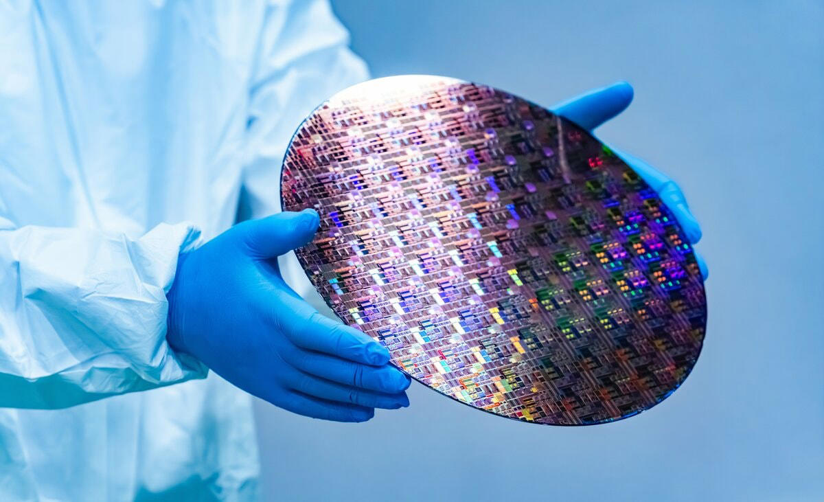 【信越化学工業（4063）】《国策》半導体関連で世界シェア1位！, 国から認定「レアアース」消費抑える《永久磁石》独自技術！, 半導体材料で世界シェア圧倒, 中東リスク低い塩化ビニルが再注目, 【信越化学工業（4063）】株価2年ぶり高値！中東リスクも軽微, 【株価の主な状況】, 【1年間の株価チャートを振り返る】, 【信越化学工業（4063）】株主還元は「積極化」業績は反発待ち, 減益トレンド続く 塩化ビニルが苦戦, 配当金は10年前の「4.8倍」自社株買いも大型化, 【信越化学工業（4063）】本決算の公表間近！焦点は「自社株買い」の有無