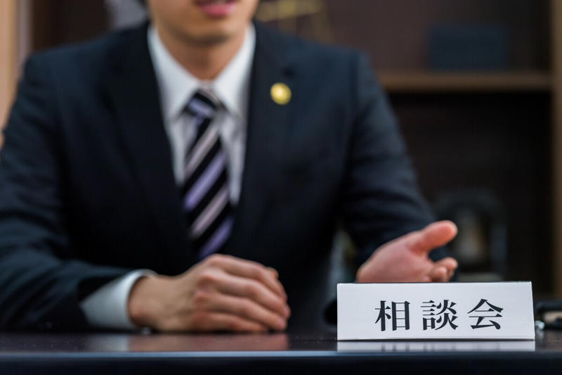 回答者のプロフィール, 「姉が面倒をみるから」と口を出さずにいたら……父の預金1200万円がわずか100万円に, 妻には「あなたが訴訟を起こさないから」と責められ……狂った老後設計と夫婦の亀裂, 精神的に限界を迎えた男性は心療内科へ。一方、妻は無料の法律相談会へ足を運び…, 「情」や「家族だから」は通用しない。相続トラブルの経験者として、同じように悩む友人に伝えていること