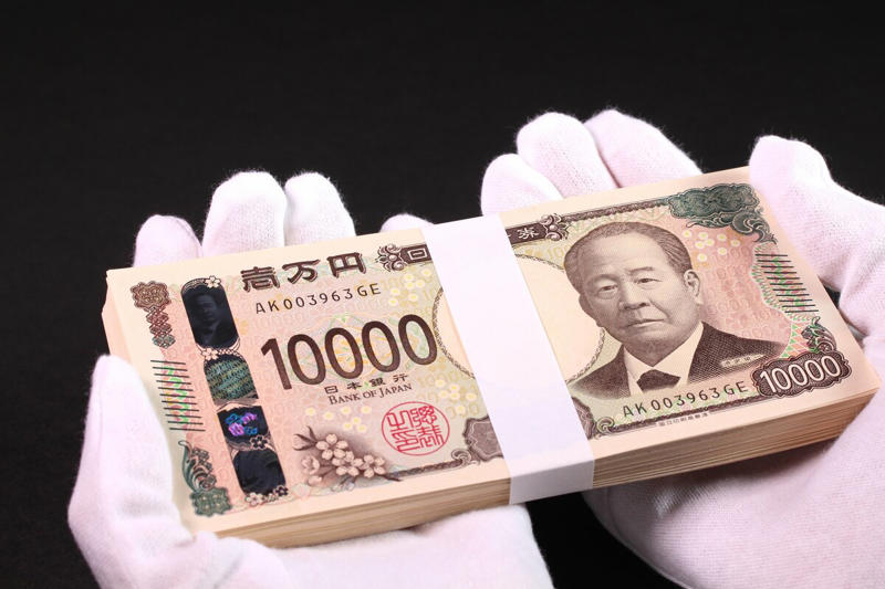 【みんなの貯蓄】40歳代の約47%「老後資金」を考える, 【みんなの貯蓄】30歳代～70歳代の貯蓄目標「2000万円」が定着！, 【みんなの貯蓄】40歳代の中央値「500万円」、60歳代から「1000万円超」, 計画的な貯蓄には「収入が入ったら先に積み立てる」習慣を, 【みんなの貯蓄】目標と現実の「ギャップ」を埋めるため、今できることを始めよう
