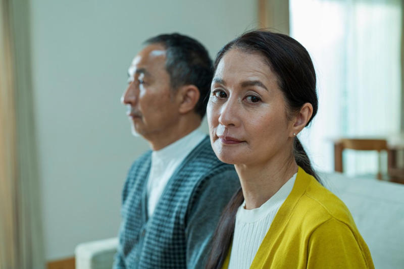 「ふつうの65歳以上無職夫婦世帯」月の生活費はいくら使っているのか, 65歳以上夫婦のみ無職世帯の生活費, 65歳以上の夫婦のみの無職世帯：毎月の収入, 65歳以上の夫婦のみの無職世帯：毎月の支出, 65歳以上無職世帯の平均貯蓄額はいくら？, 世帯主が65歳以上の無職世帯の貯蓄の種類別現在高の推移（二人以上の世帯）, 厚生年金と国民年金の平均年金月額とは？, 2026年度の年金額例, 65歳以上で働いている人の割合と理由とは？, どのような老後生活を送りたいか考えよう