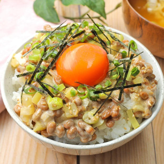 ねぎ塩レモンだれ納豆, 「この納豆、やけにウマいね」「どこで知ったの？」混ぜるだけで超簡単♪朝から白米3杯イケる納豆のアレンジレシピ, 新玉ねぎと納豆の卵黄和え, 【新玉ねぎ】この時期は「長ねぎ」よりこっち！納豆と和えるだけでクセになるうまさ, 納豆と卵のふわふわ炒め, 【納豆×卵はこう食べる】「もう普通には戻れない」「子どももおかわり」クセになる簡単炒めレシピ♪, マヨ砂糖入り納豆, 「この納豆、レベチでウマい」「朝ごはんは全部コレにして」混ぜるだけで激ウマ♪家族がハマった納豆の簡単アレンジレシピ, 納豆の韓国風ユッケ, 【納豆の底力ここにあり】「小さじ1のひと工夫で劇的変化」「もう普通に食べられない」簡単絶品レシピ