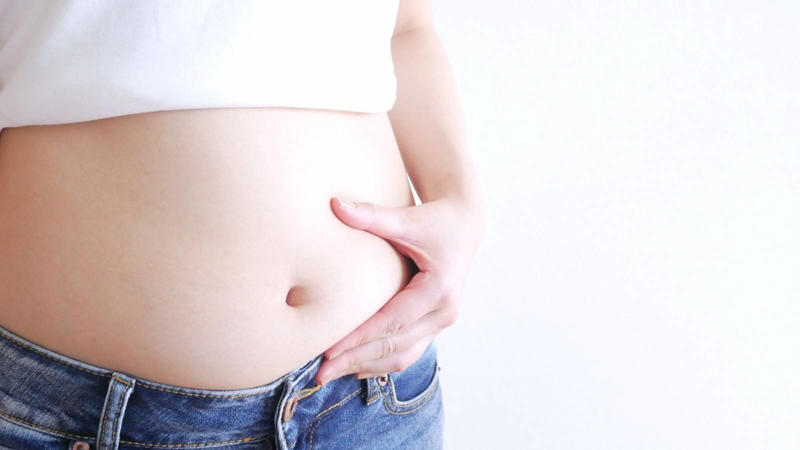 なぜ横隔膜は硬くなりやすいの？, ぽっこりお腹は「腹筋不足」だけが原因じゃない, まずは1分。横隔膜ほぐしで“呼吸が入る体”を取り戻そう, ぽっこりお腹を変えたいなら、まずは“土台の呼吸”から