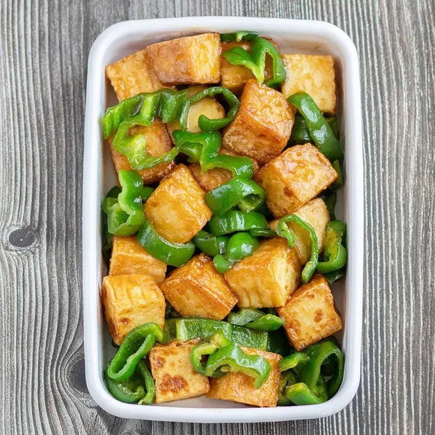 肉詰め厚揚げのおろしポン酢, 【厚揚げ買ったら絶対作って！】「ご飯が進む」「ボリューム満点すぎる！」おろしポン酢と食べる厚揚げの肉詰めレシピ, ピーマンと厚揚げのめんつゆにんにく炒め, 【ピーマンと厚揚げがこんなに合うとは】「この味つけ、天才かも」「子どもにも人気でした」ご飯が進みすぎて困るおかずレシピ, 薬味たっぷり厚揚げの照り焼き, 【厚揚げがここまで化けるとは】「薬味たっぷりでさっぱりウマい」「ご飯がススムやつだわ」コスパ抜群！メイン級のおかずレシピ