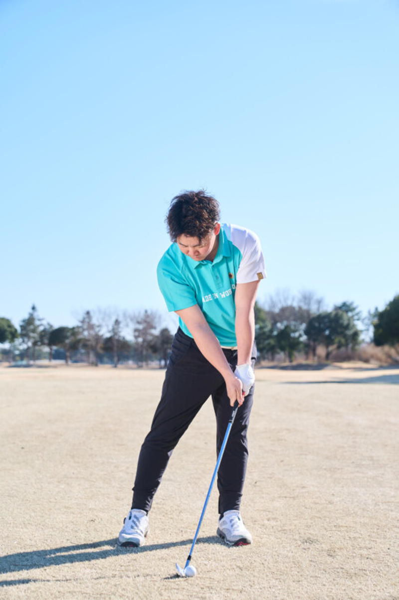 ショートアイアンほど飛ばない人は要注意, 思い当たりませんか？, 原因①手首の使い方が悪くフェースが開いてしまう, 原因②右に体重が残って最下点が手前にきてしまう