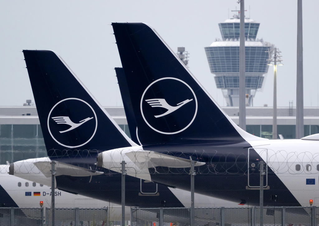 Are these cancellations happening at the last minute?, My flight was canceled. What should I do first?, Do I have the right to a refund or a new flight?, Are passenger rights the same everywhere?, What protections apply?, How can I prepare before a trip to avoid headaches?, What do I need for a claim or complaint?, Should I accept the first alternative flight the airline offers?, Can I book a different flight myself?, Any other tips to avoid getting stuck?