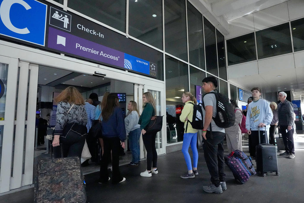 Are these cancellations happening at the last minute?, My flight was canceled. What should I do first?, Do I have the right to a refund or a new flight?, Are passenger rights the same everywhere?, What protections apply?, How can I prepare before a trip to avoid headaches?, What do I need for a claim or complaint?, Should I accept the first alternative flight the airline offers?, Can I book a different flight myself?, Any other tips to avoid getting stuck?