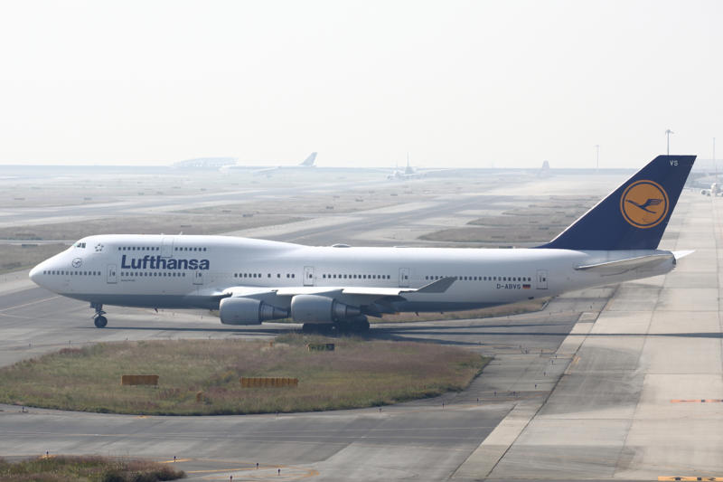 エアバスA380 初飛行 2005年4月27日, マクドネル・ダグラス 設立 1967年4月28日, ボーイング747-400 初飛行 1988年4月29日, タスマン・エンパイア・エアウェイズ(TEAL) 運航開始 1940年4月30日, 長崎空港 開港 1975年5月1日, BOAC、DH.106コメット運航開始 1952年5月2日, エアバスA310 初飛行 1982年5月3日
