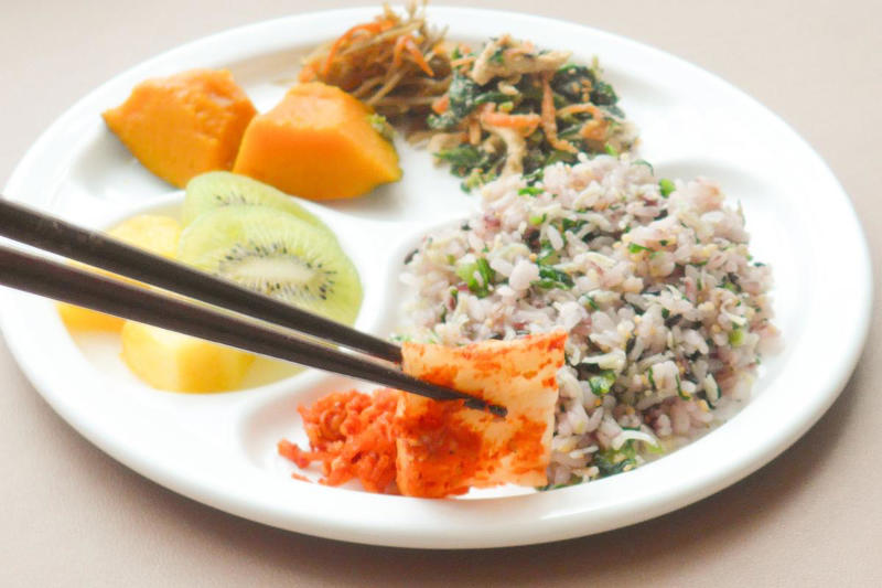 野田琺瑯のワンプレートディッシュ, まずは朝食を一皿にまとめてみました, 和食も使えて活躍の幅が広い, 琺瑯ならではの魅力もあります