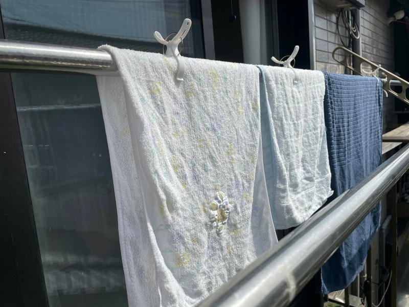 いくつかの家事を「やめる」と決めたきっかけ, 階段の掃除は1日おきに, 廊下の掃除は2日おきに, 毎日の洗濯をやめて2〜3日に1回にまとめた, トイレ掃除だけは毎日続けています, やめたことで感じた変化, 無理を減らすことも、暮らしを整えるひとつ