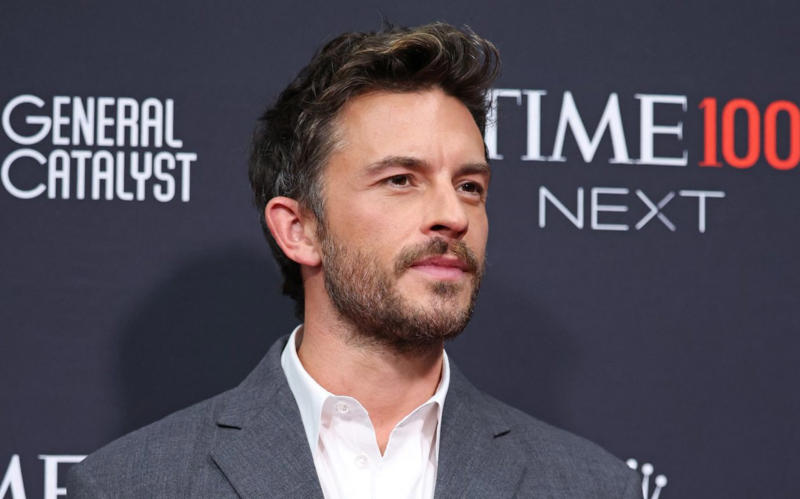 Why does this hairstyle work on Craig?, What causes greys – and how does that affect your hair?, How should a man care for his grey hair?, How can a man enhance his grey hair?, What about your grey facial hair?, Going grey in a refined way