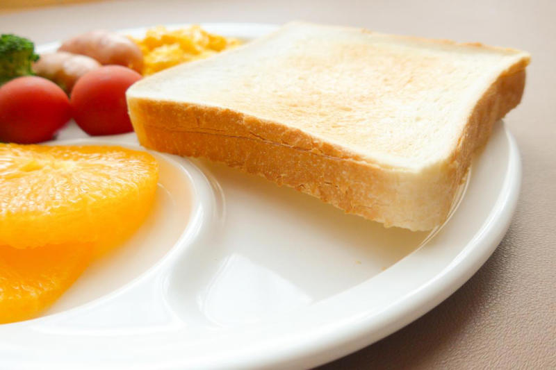 野田琺瑯のワンプレートディッシュ, まずは朝食を一皿にまとめてみました, 和食も使えて活躍の幅が広い, 琺瑯ならではの魅力もあります