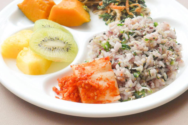 野田琺瑯のワンプレートディッシュ, まずは朝食を一皿にまとめてみました, 和食も使えて活躍の幅が広い, 琺瑯ならではの魅力もあります