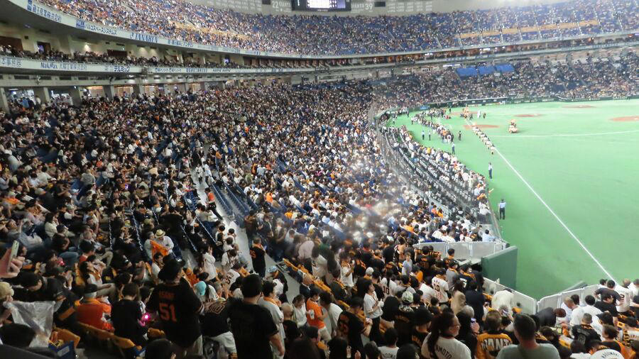 阪神、年度初めに全試合完売の「超優良企業」, DeNA、ファンクラブ拡充で観客急増, 中日、貧打のチームでもドーム満員続き, 広島、コロナ明けから動員伸び悩み, ヤクルト、ダイナミックプライシングで物議