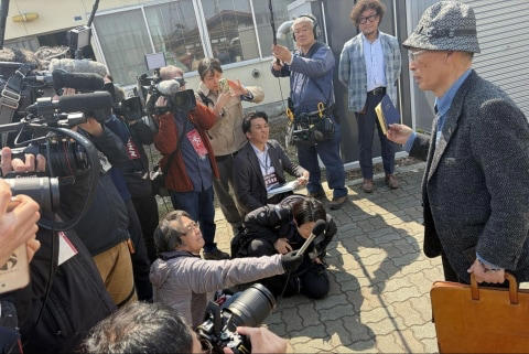●「返してくれ」闘い続けたのに、なぜ“廃棄”なのか, ●一度は負け、最高裁でひっくり返した「7年越しの完全勝利」, ●ようやく謝罪、だが公安委員は姿を見せなかった, ●「戻ってきてうれしいわけじゃない」謝罪の場に漂った違和感, ●返ってきたのは1挺だけ…しかも“魂の銃”が消えていた, ●不起訴のあとも「返してくれ」と求めていたのに, ●もし裁判の途中で廃棄されていたとしたら, ●謝られても、いちばん肝心なことは何も説明されていない, ●「絶対に返さないぞ」処罰感情が暴走したのか